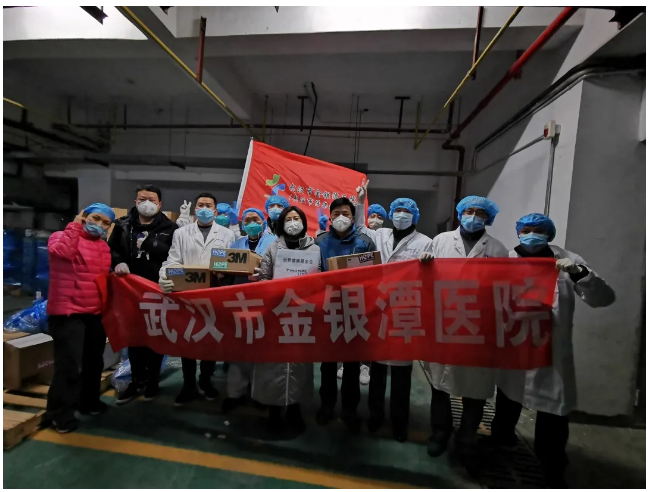 辉瑞捐赠的防护物资运抵武汉金银潭医院.png